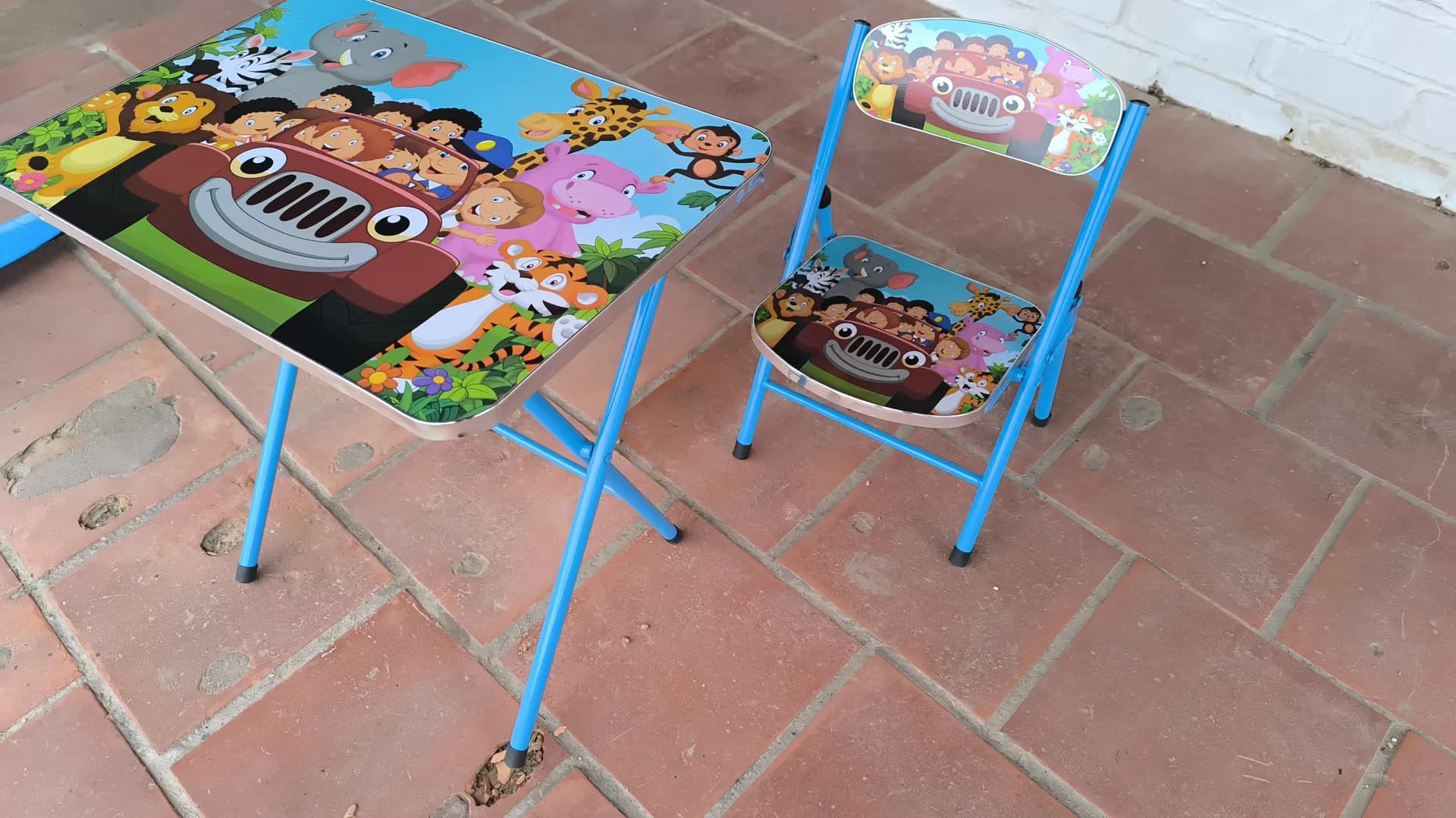 Mesita y silla infantil con diseño de animales 2