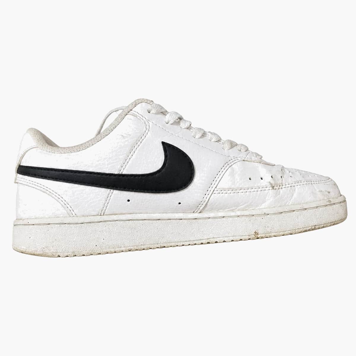 Zapatillas Nike blancas con logo negro 1