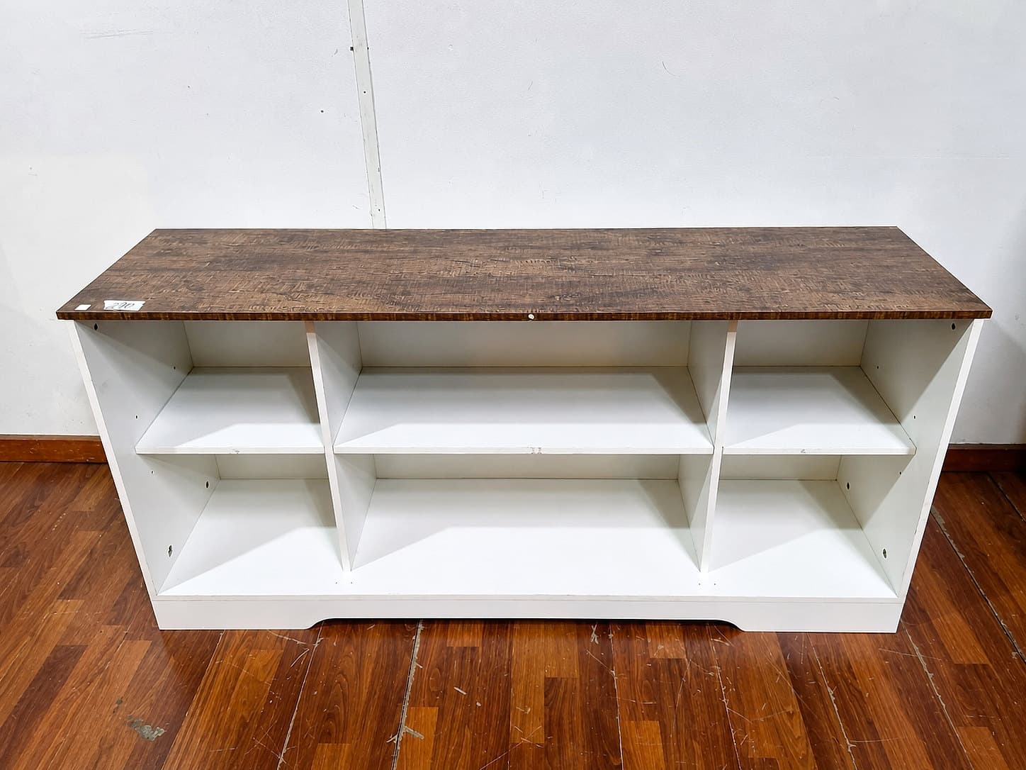 Mueble de TV o rack con estantes 2