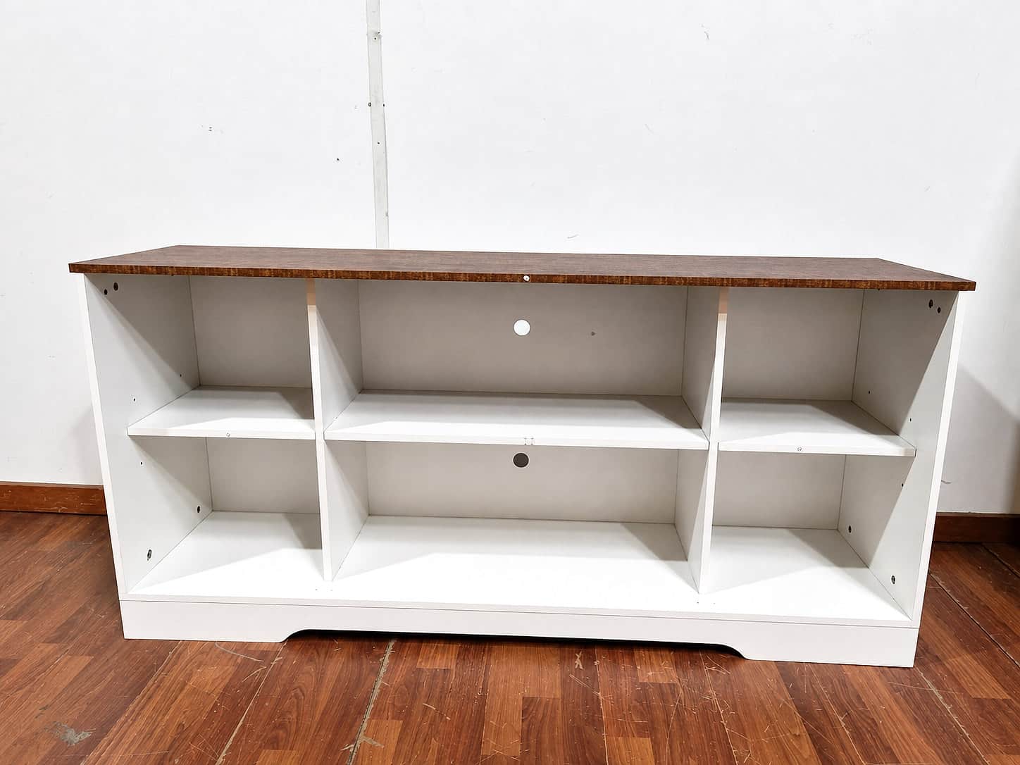 Mueble de TV o rack con estantes 1