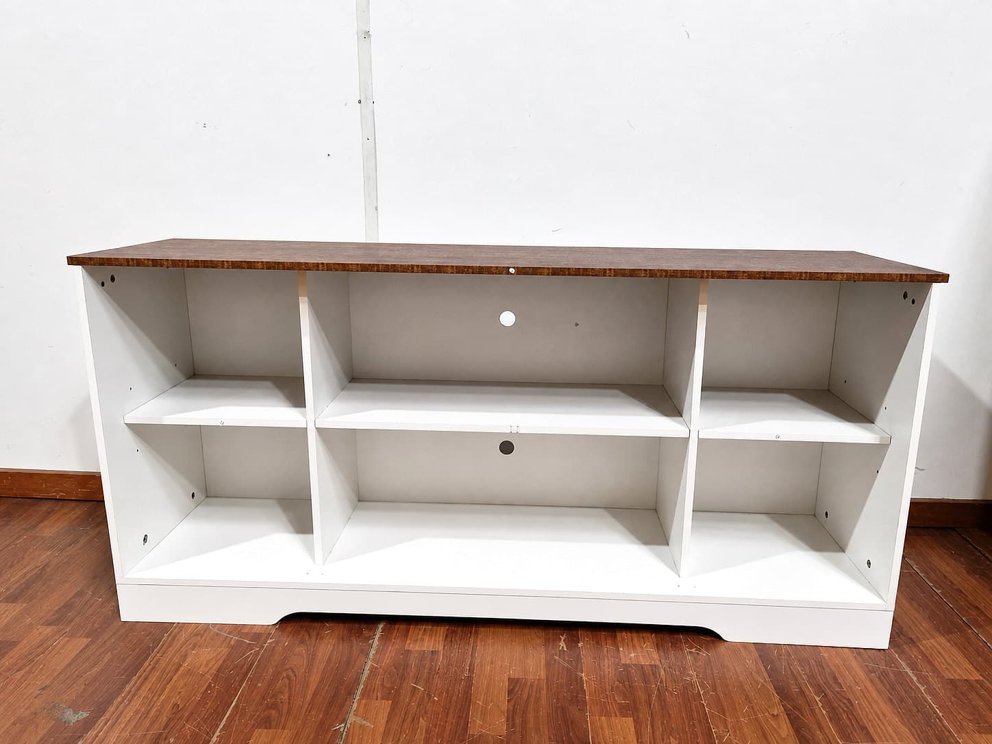 Mueble de TV o rack con estantes 1
