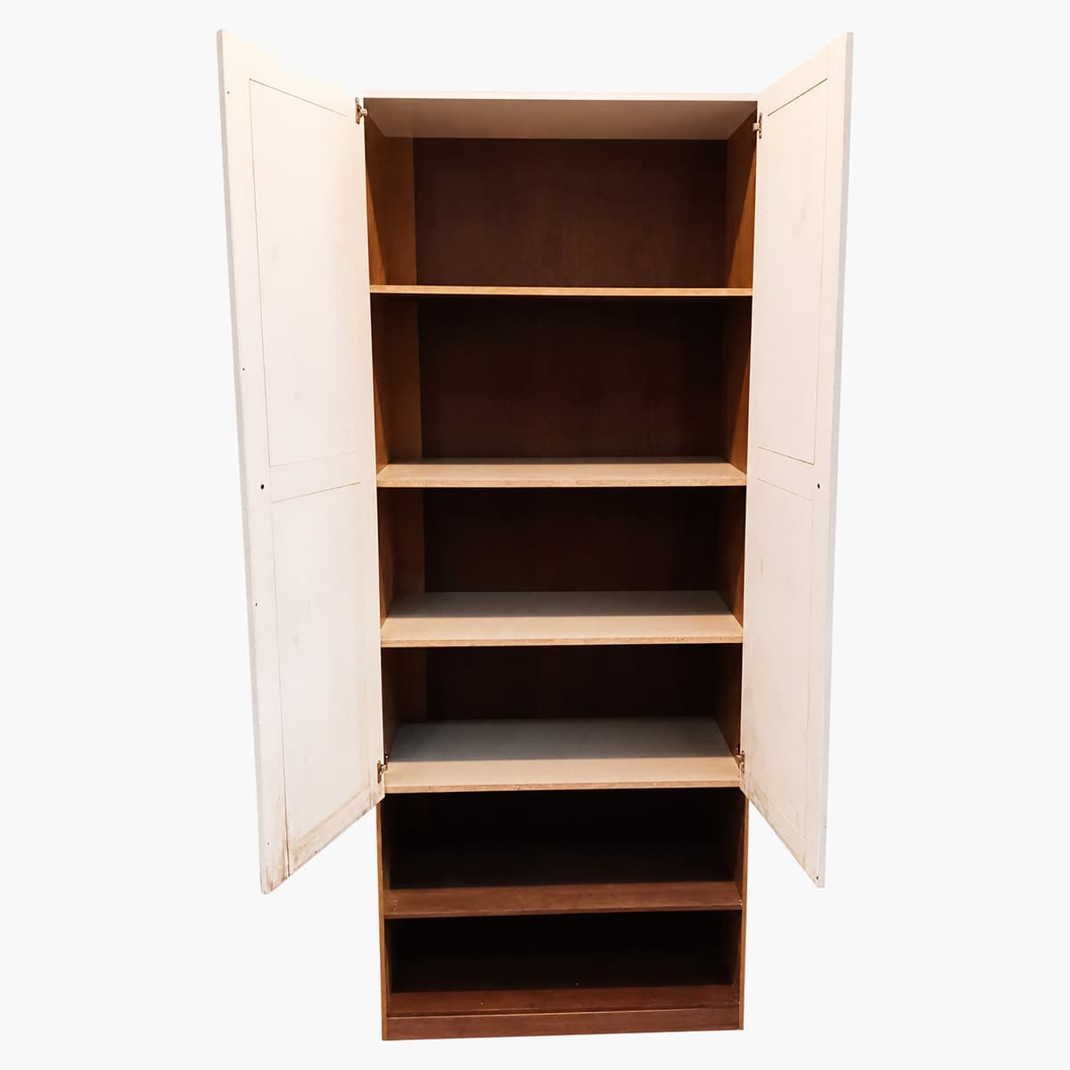 Placard de madera con puertas y estantes 2