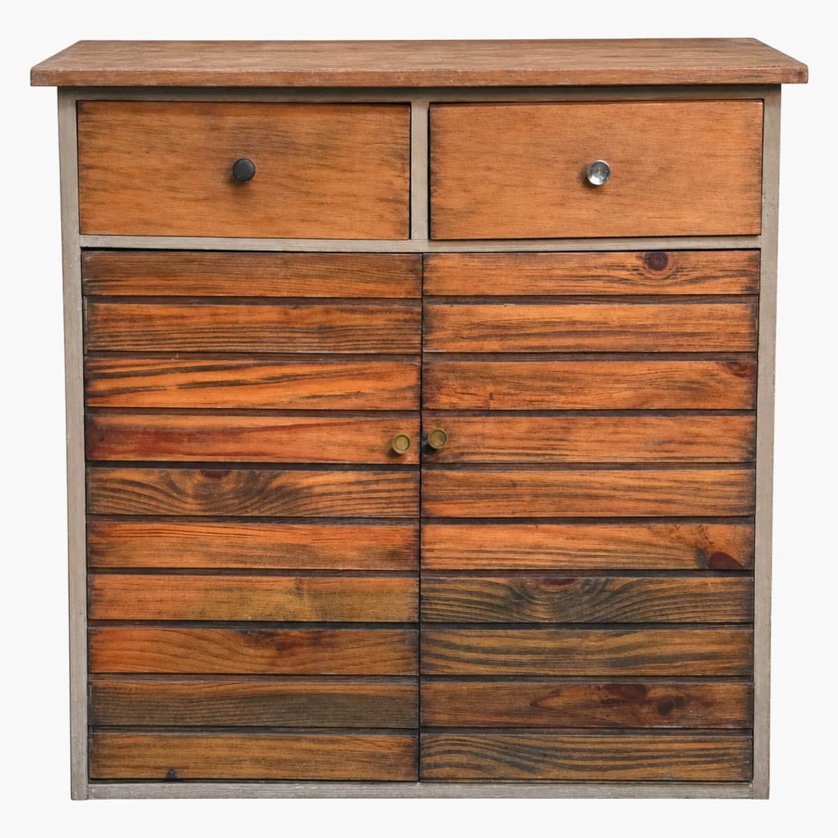 Mueble de madera con cajones y puertas 1