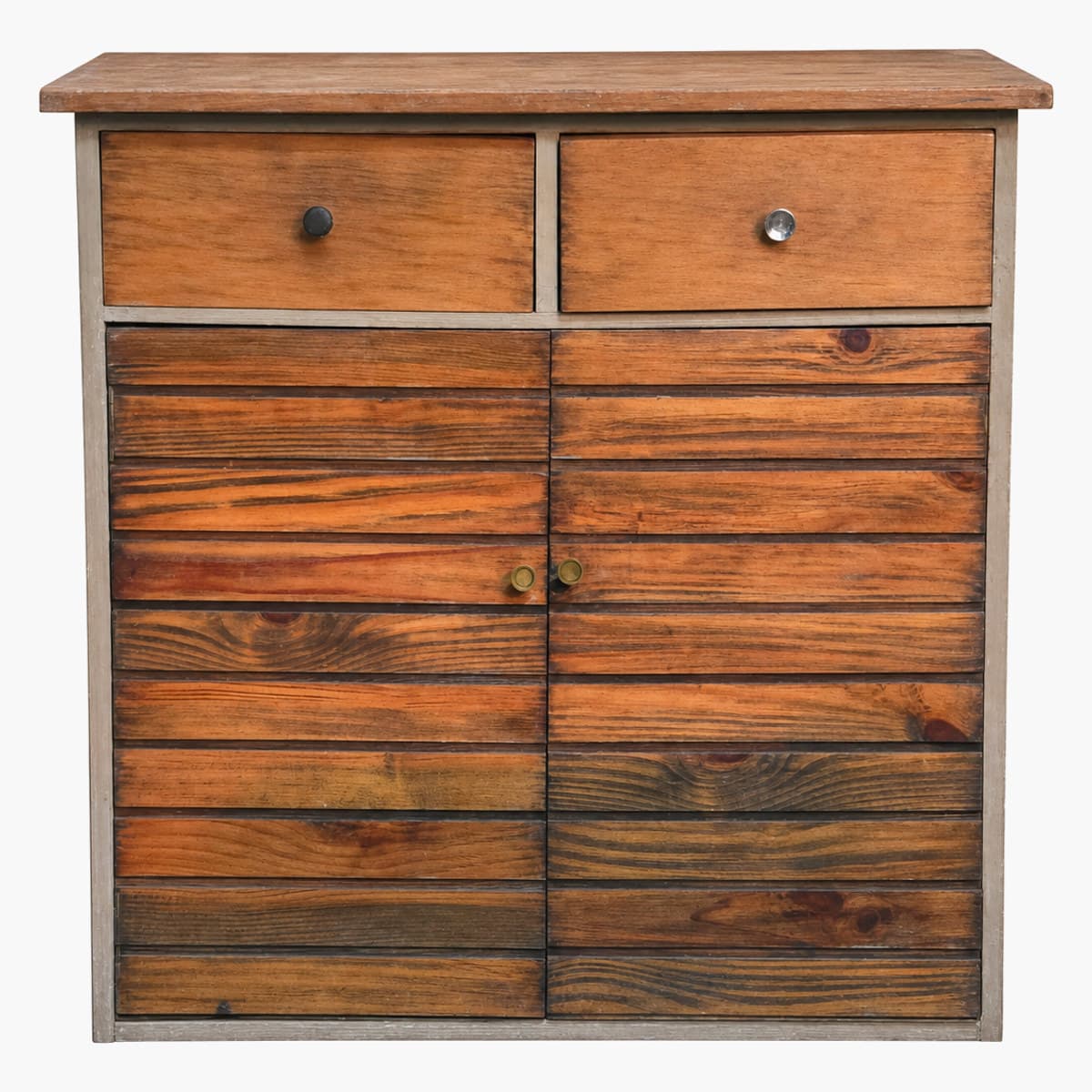 Mueble de madera con cajones y puertas 1