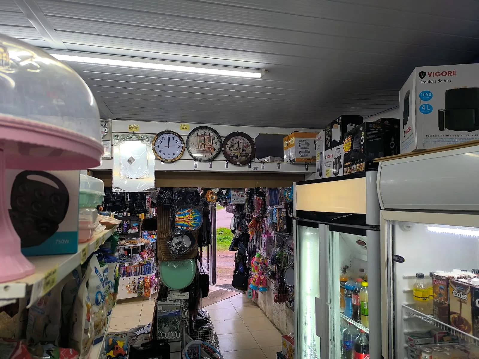 Vendo llave de local con Artículos de Almacén, Limpieza papelería y bazar 1