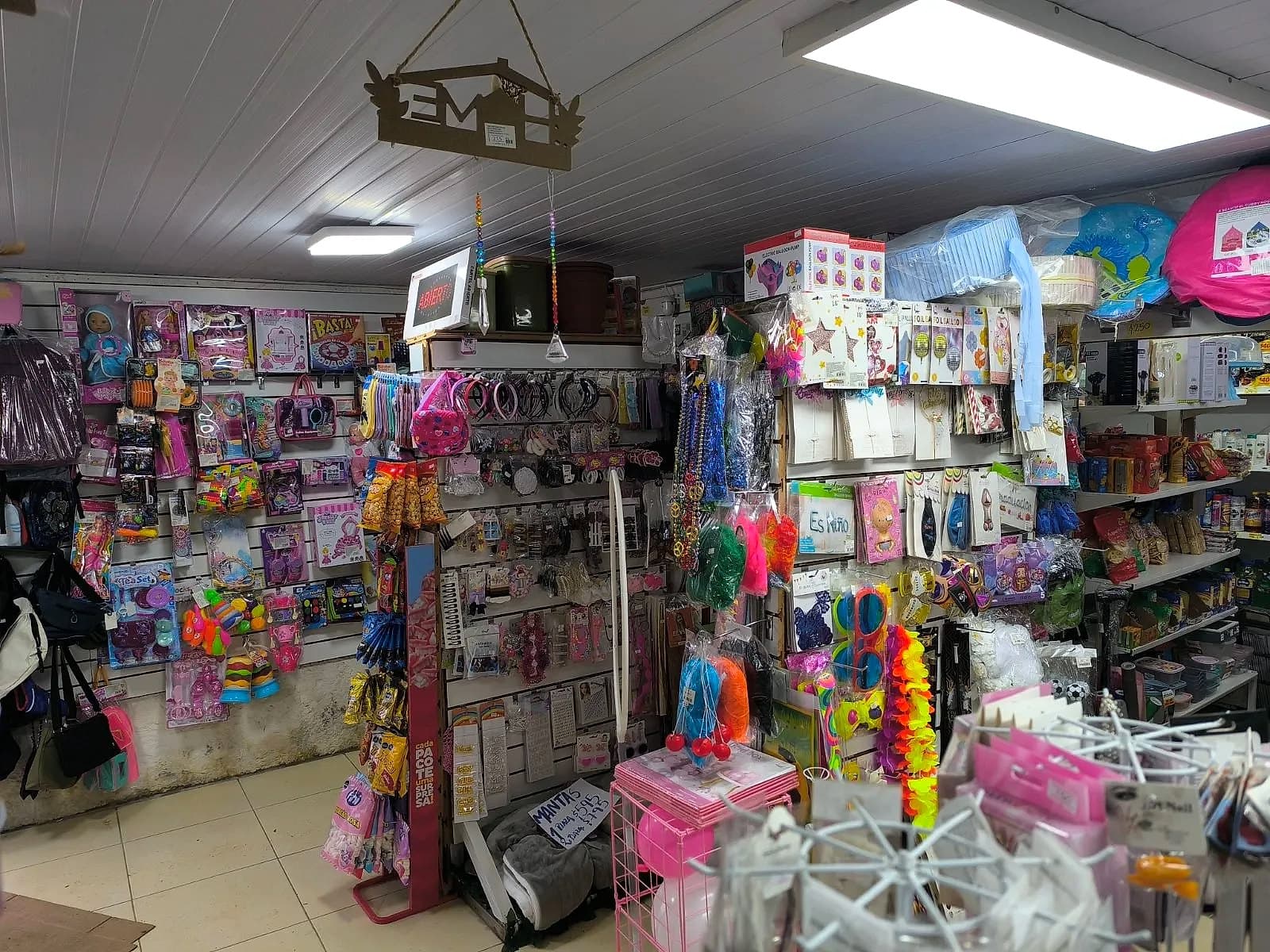 Vendo llave de local con Artículos de Almacén, Limpieza papelería y bazar 2